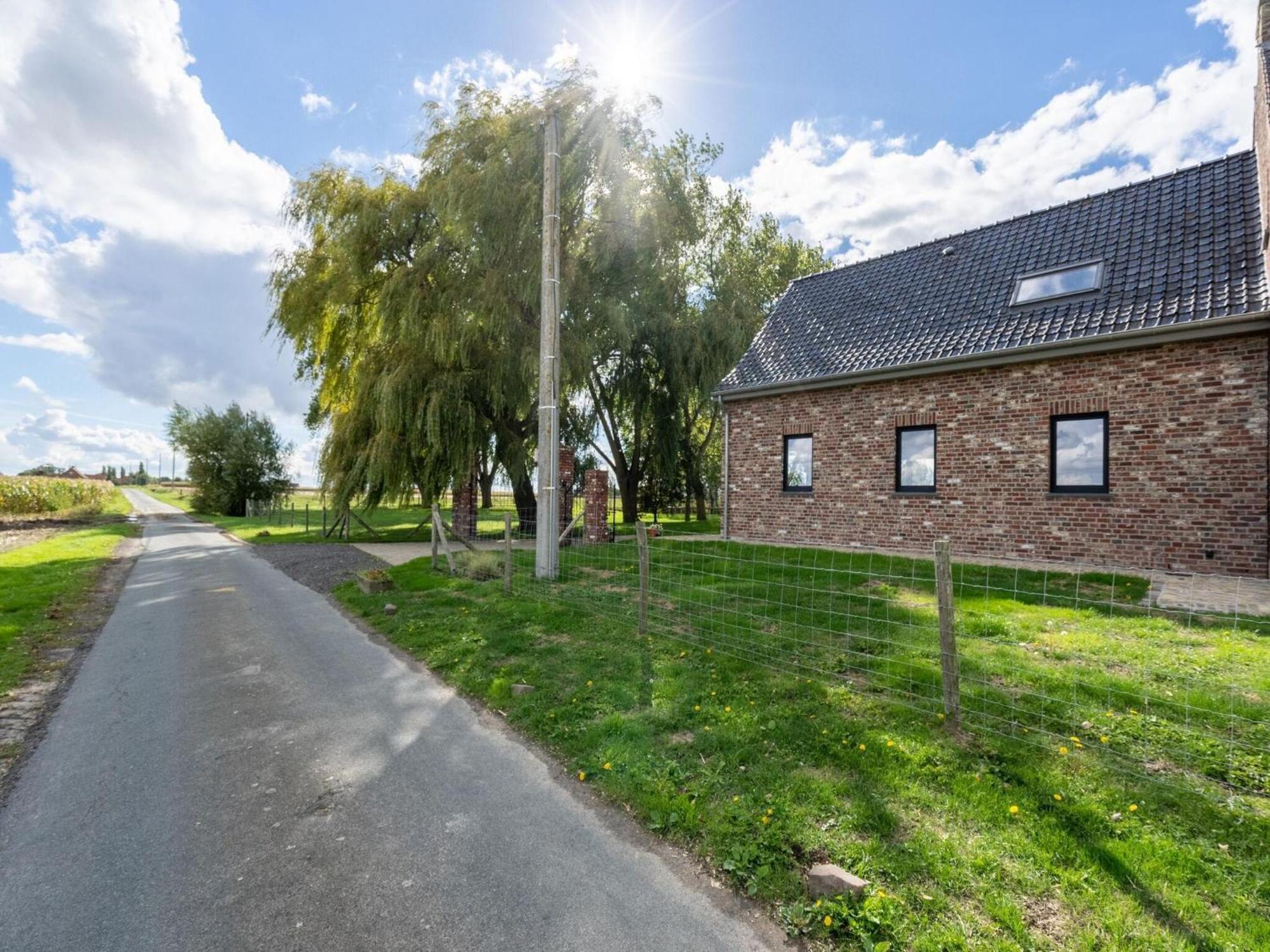 Roesbrugge-Haringe Spacious Holiday Home With Pond In Poperinge المظهر الخارجي الصورة